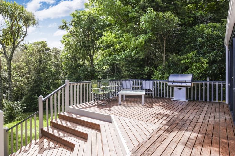 Photo of property in 39 Turanga Road, Henderson Valley, Auckland, 0612