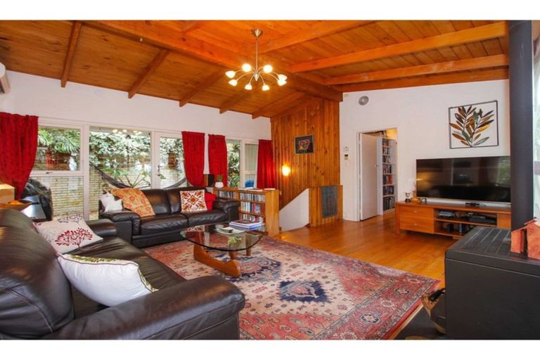 Photo of property in 28 Kauri Road, Birkenhead, Auckland, 0626