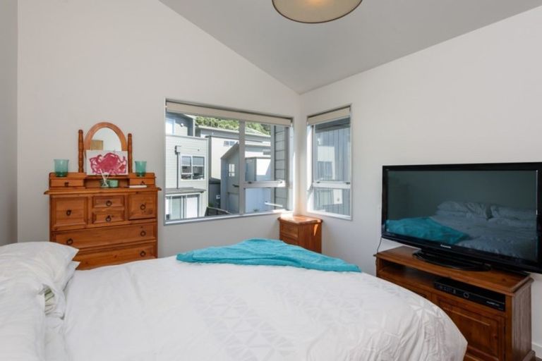 Photo of property in 10/3 Severn Street, Island Bay, Wellington, 6023