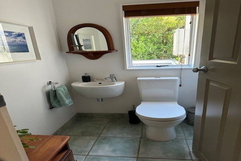 Photo of property in 1a Tui Crescent, Waikanae, 5036