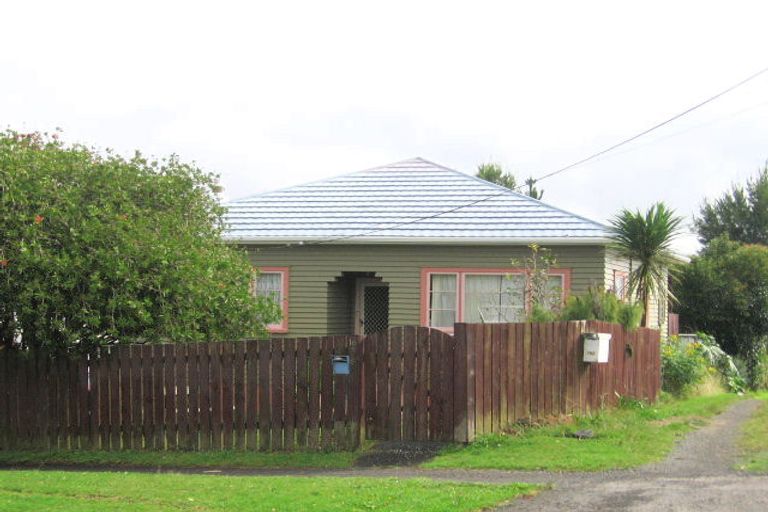 Photo of property in 1/16 James Laurie Street, Henderson, Auckland, 0612