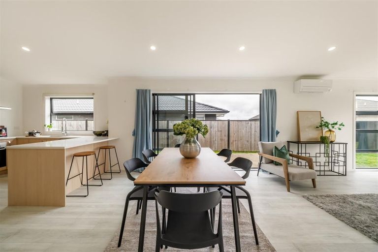 Photo of property in 8 Whitten Way, Wallaceville, Upper Hutt, 5018