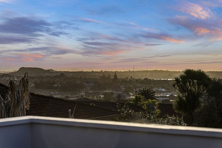 Photo of property in 61b Highland Park Drive, Highland Park, Auckland, 2010