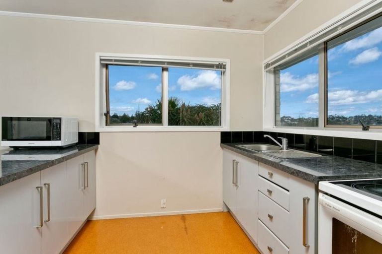 Photo of property in 2/35 Cockayne Crescent, Sunnynook, Auckland, 0620