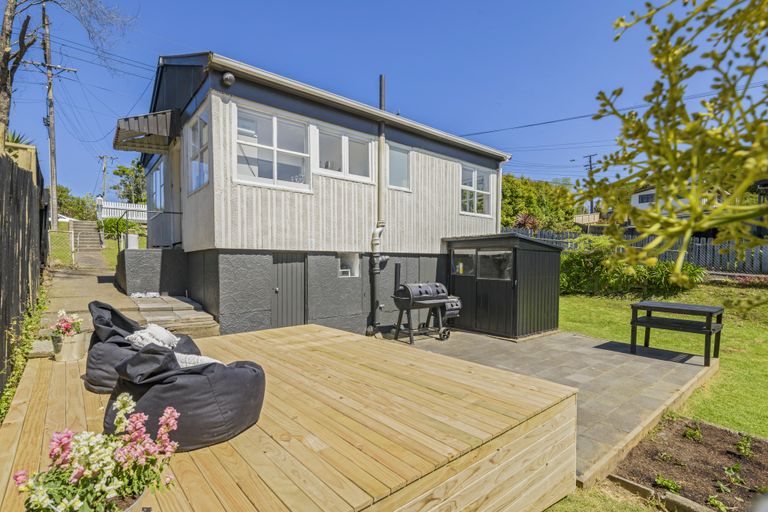 Photo of property in 47 Rua Road, Glen Eden, Auckland, 0602