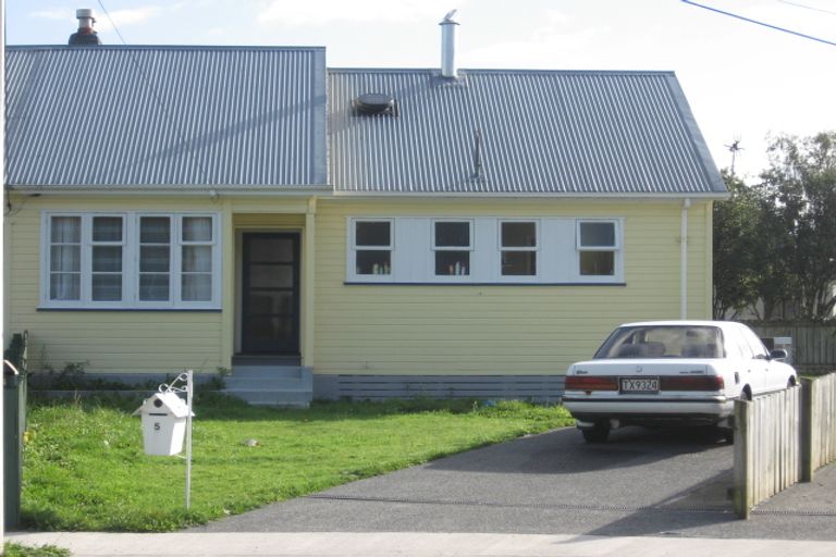 Photo of property in 5 Burke Grove, Naenae, Lower Hutt, 5011