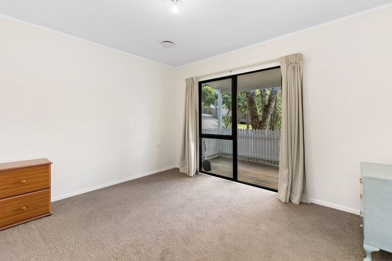 Photo of property in 3b Laingrange Place, Laingholm, Auckland, 0604