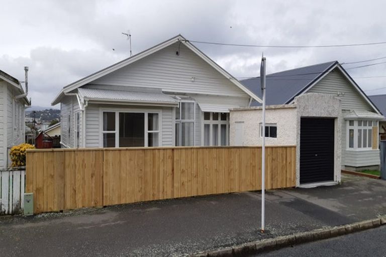 Photo of property in 29 Freyberg Street, Lyall Bay, Wellington, 6022