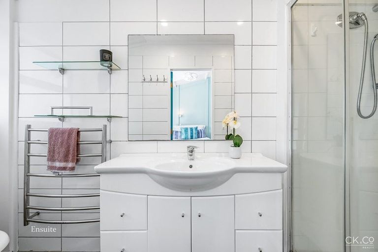 Photo of property in 10 Cottle Park Drive, Normandale, Lower Hutt, 5010