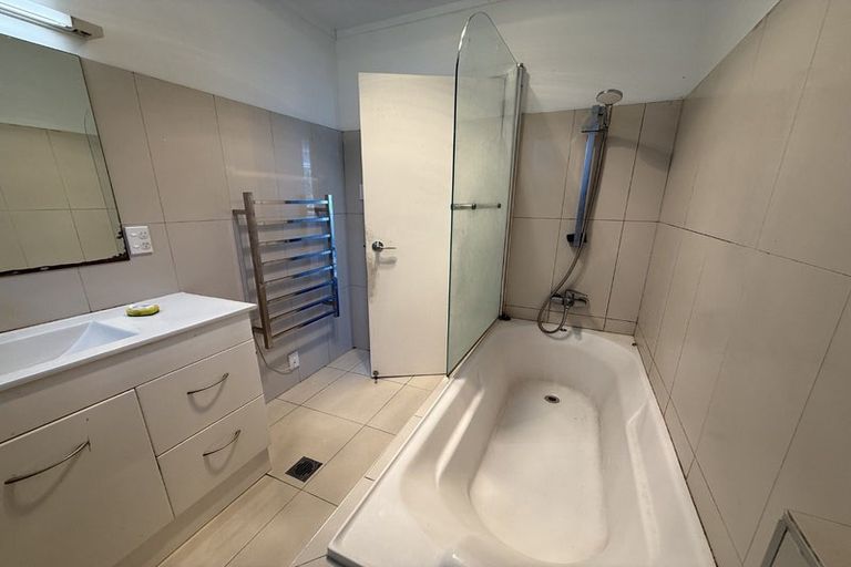 Photo of property in 35 Toru Street, Te Atatu Peninsula, Auckland, 0610