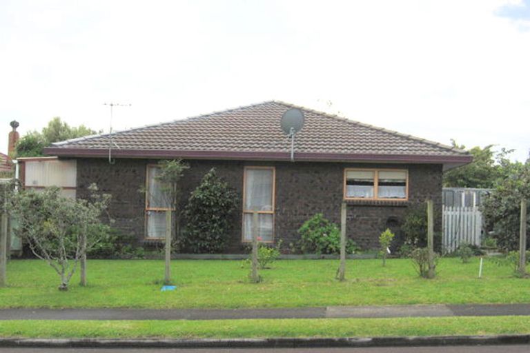 Photo of property in 1/10 Benygloe Place, Highland Park, Auckland, 2010