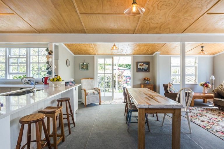 Photo of property in 89 Bridge Street, Bulls, 4818