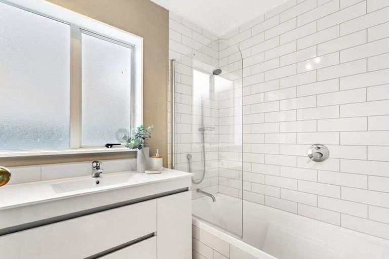 Photo of property in 11a Central Park Drive, Te Atatu South, Auckland, 0610