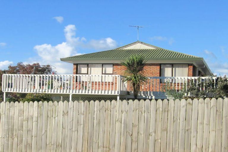 Photo of property in 3/4 Rakaia Rise, Clover Park, Auckland, 2019