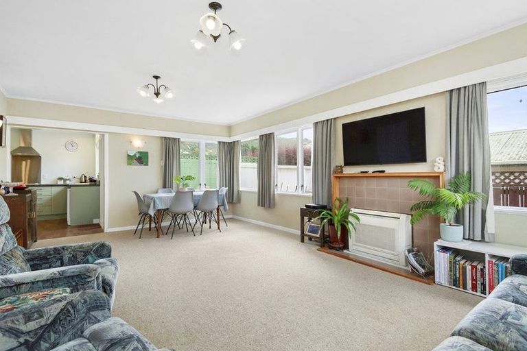 Photo of property in 5 Surrey Street, Tawa, Wellington, 5028