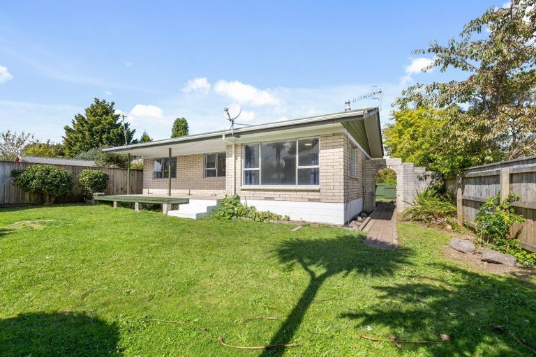 Photo of property in 3 Rika Place, Kawaha Point, Rotorua, 3010