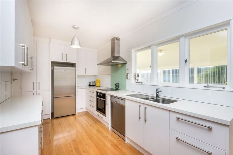 Photo of property in 1/136 Chivalry Road, Glenfield, Auckland, 0629