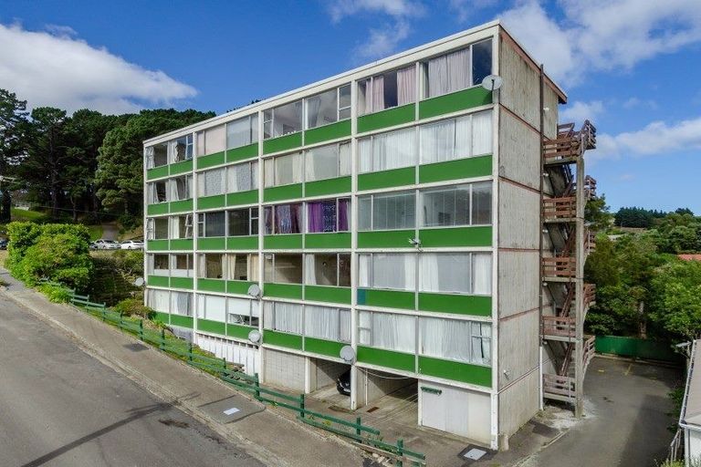 Photo of property in Beresford Apartments, 16/118 Russell Terrace, Berhampore, Wellington, 6023