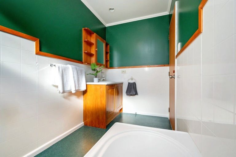 Photo of property in 25 Chester Street, Taradale, Napier, 4112