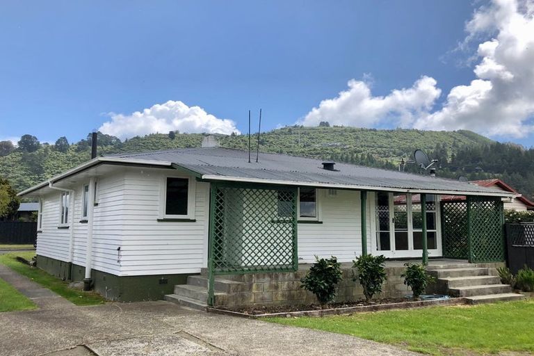 Photo of property in 4 Puweto Street, Selwyn Heights, Rotorua, 3015