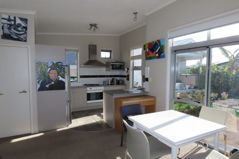 Photo of property in 116 Matipo Road, Te Atatu Peninsula, Auckland, 0610