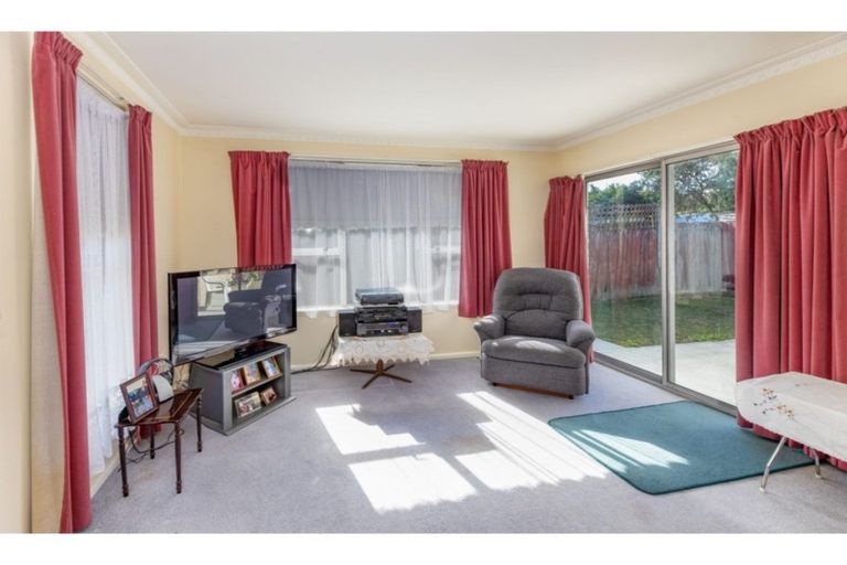 Photo of property in 2/7 Peters Lane, Spreydon, Christchurch, 8024
