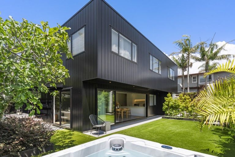 Photo of property in 35a Montgomery Avenue, Belmont, Auckland, 0622