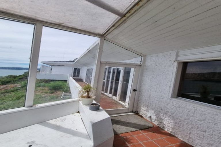 Photo of property in 9 Rangitane Street, Maupuia, Wellington, 6022