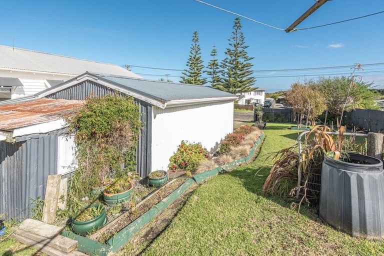Photo of property in 26 Egmont Street, Castlecliff, Whanganui, 4501