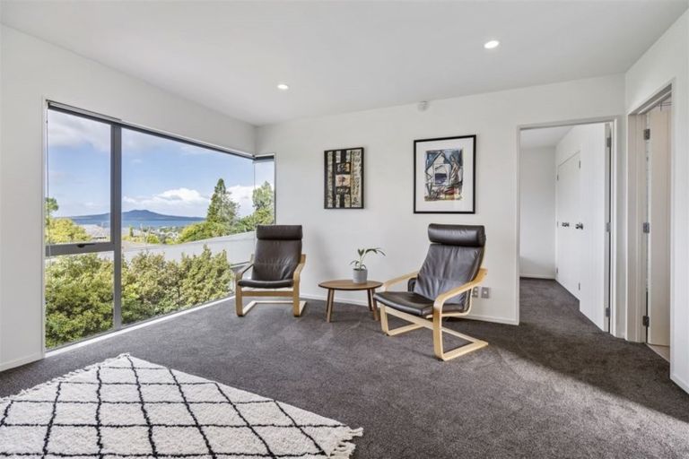 Photo of property in 19a Peter Terrace, Castor Bay, Auckland, 0620