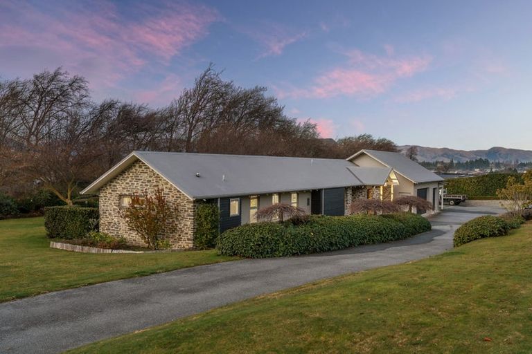 Photo of property in 9 Hollyhock Lane, Wanaka, 9305