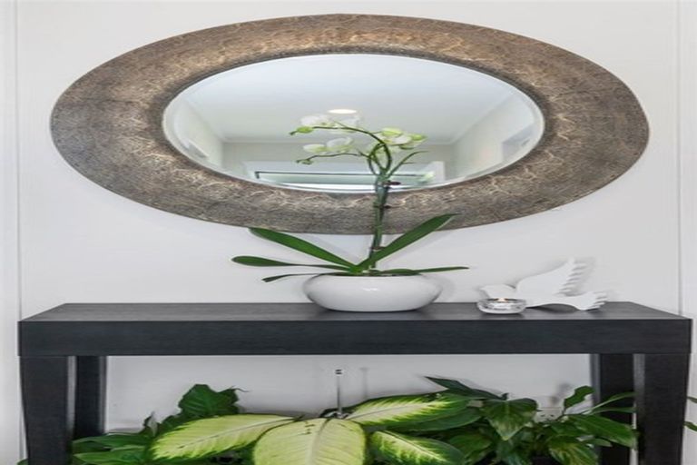 Photo of property in 2/40 Coronation Road, Hillcrest, Auckland, 0627