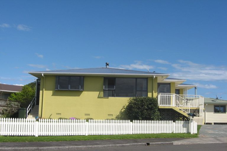 Photo of property in 3 Hillcrest Street, Glen Avon, New Plymouth, 4312