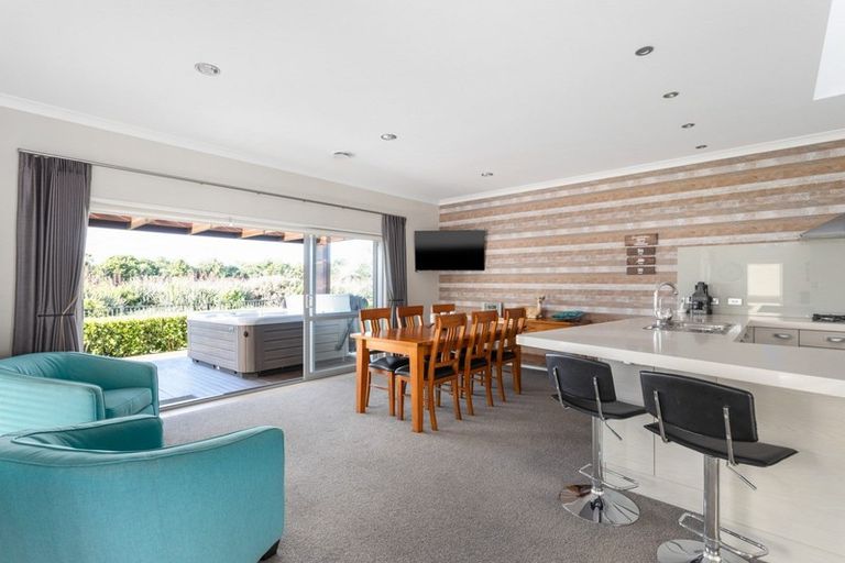 Photo of property in 81 Oriental Parade, Papamoa Beach, Papamoa, 3118