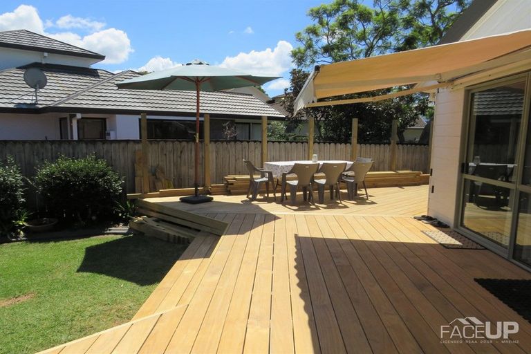 Photo of property in 30 Harbour Lights Close, West Harbour, Auckland, 0618