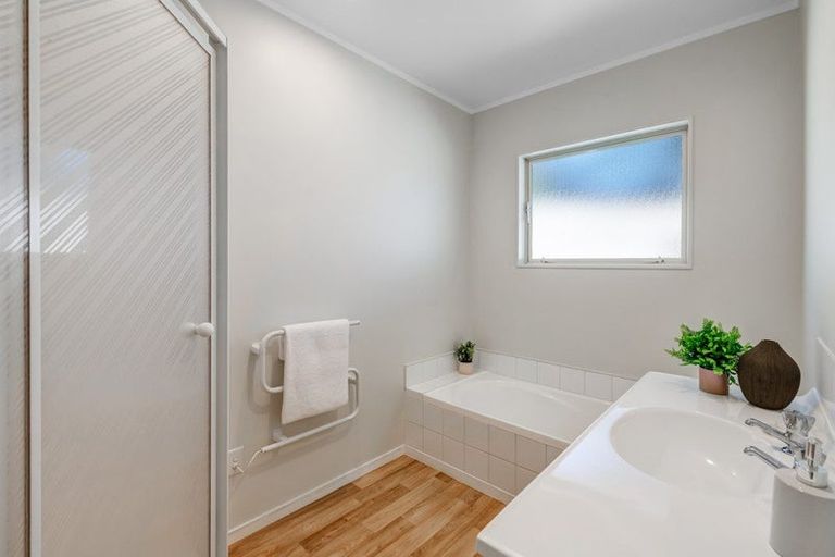 Photo of property in 14 Greta Place, Stanmore Bay, Whangaparaoa, 0932