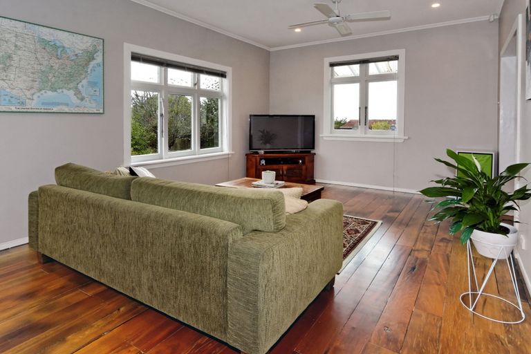 Photo of property in 179 Titirangi Road, New Lynn, Auckland, 0600