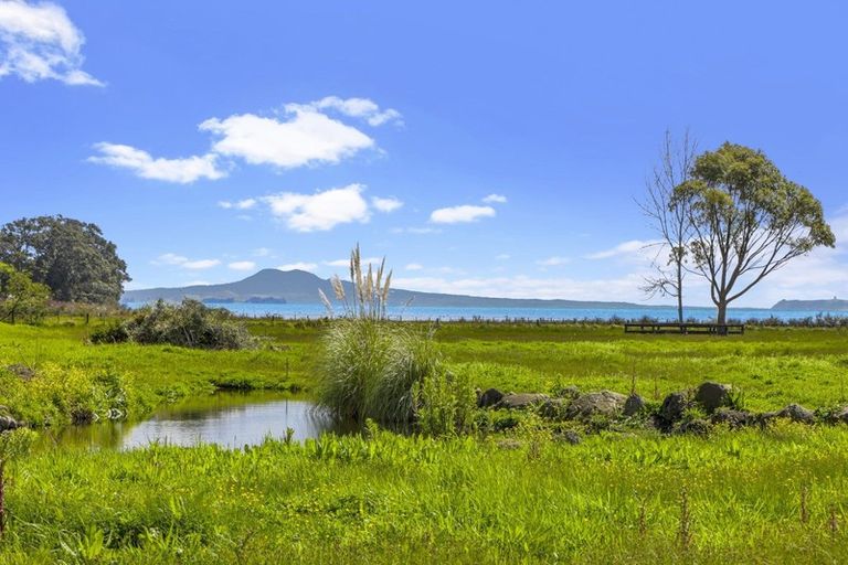 Photo of property in 329 Clifton Road, Whitford, Howick, 2571