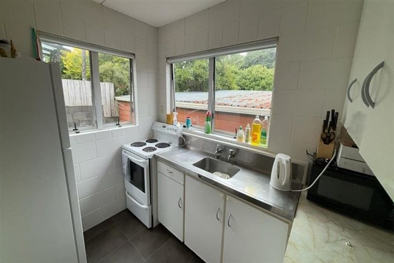 Photo of property in 31 Cumberland Street, Merrilands, New Plymouth, 4312