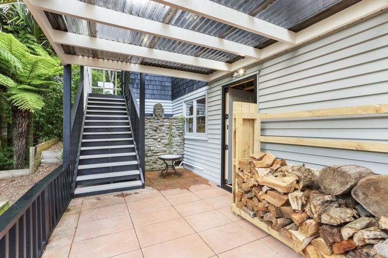 Photo of property in 19 Cascade Avenue, Waiatarua, Auckland, 0604