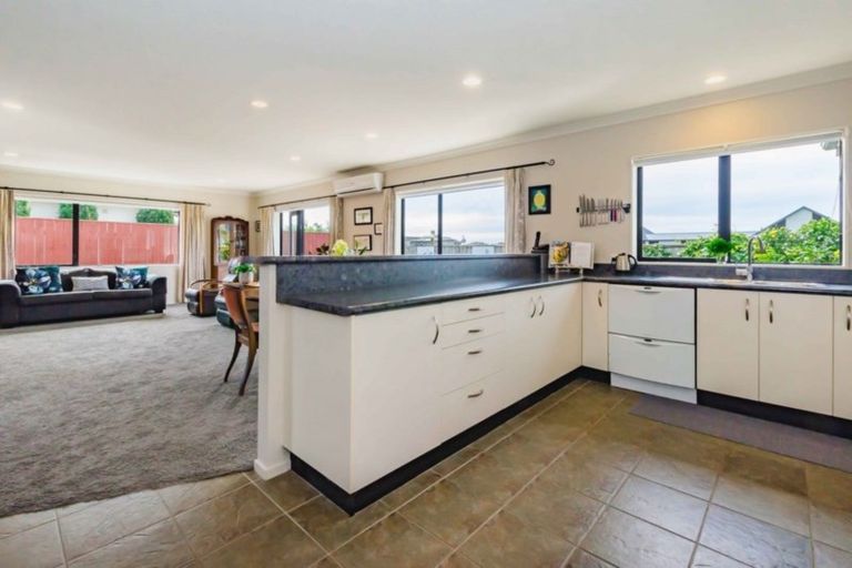 Photo of property in 11 Central Park, Paraparaumu Beach, Paraparaumu, 5032
