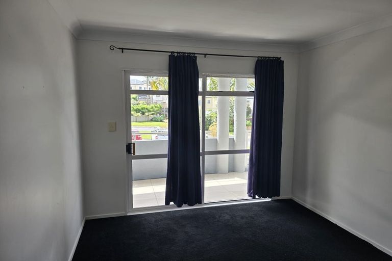 Photo of property in 18 Belleaire Court, West Harbour, Auckland, 0618