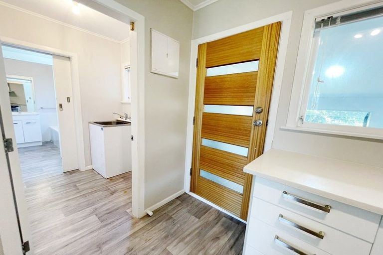 Photo of property in 5 Rondorlyn Place, Manurewa, Auckland, 2102