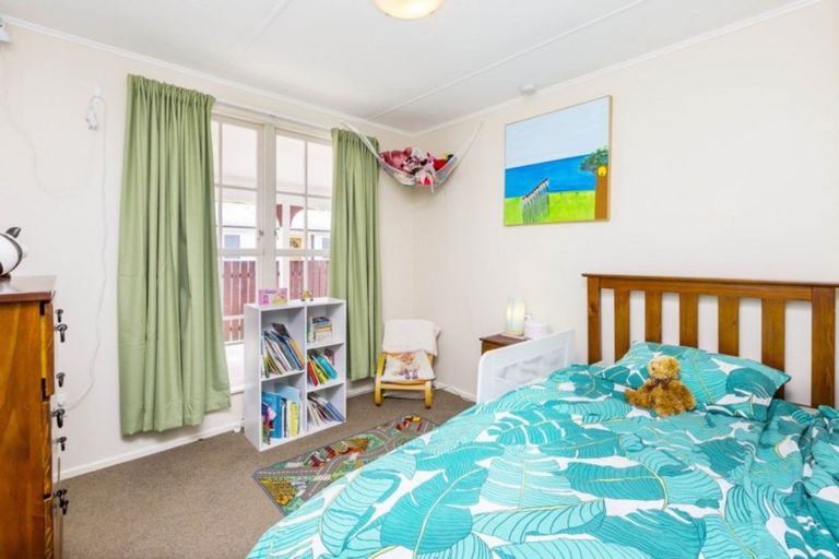 Photo of property in 35 Tacoma Drive, Totara Park, Upper Hutt, 5018