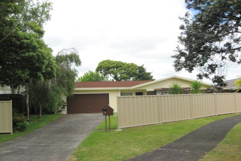 Photo of property in 4 Gulliver Place, Conifer Grove, Takanini, 2112