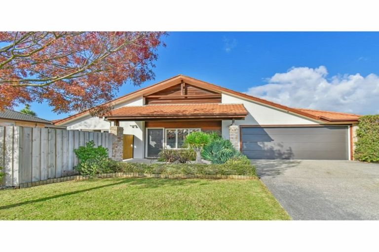 Photo of property in 69 Riverton Drive, Randwick Park, Auckland, 2105