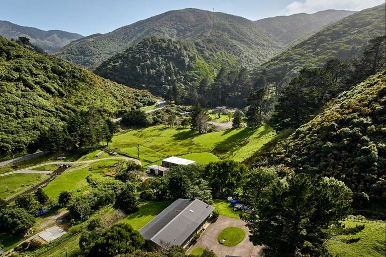 Photo of property in 850a Paekakariki Hill Road, Paekakariki Hill, Porirua, 5381