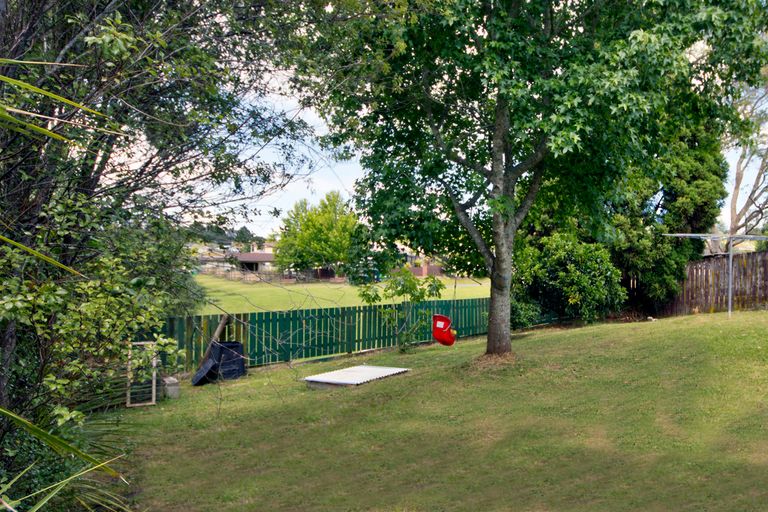 Photo of property in 22 Sarona Avenue, Glen Eden, Auckland, 0602