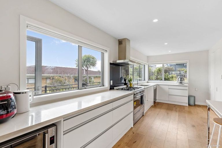 Photo of property in 33 Garadice Road, Rothesay Bay, Auckland, 0630