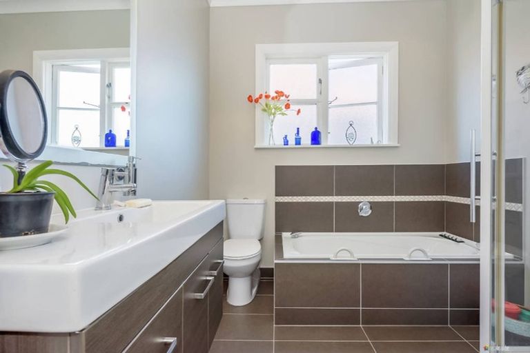 Photo of property in 27a Bauchop Road, Waterloo, Lower Hutt, 5011